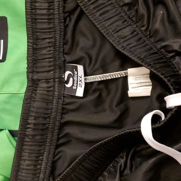 3 Soccer Referee Polos + 1 pair of shorts - Picture 4 of 8